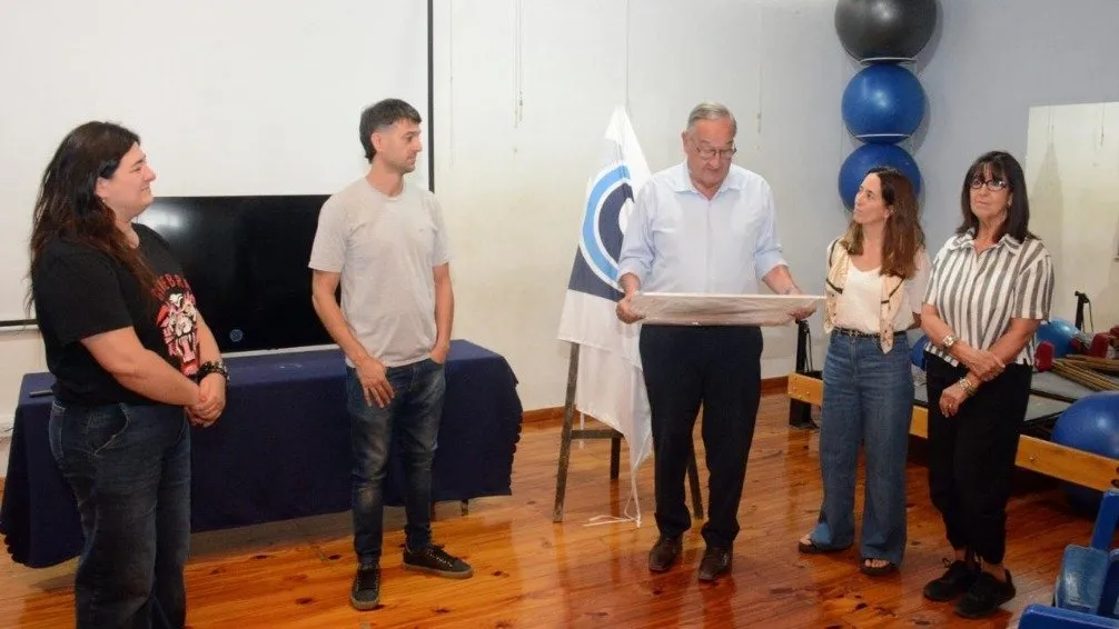 Escualo celebró sus 40 años y descubrieron una placa en honor a Diego Bustos